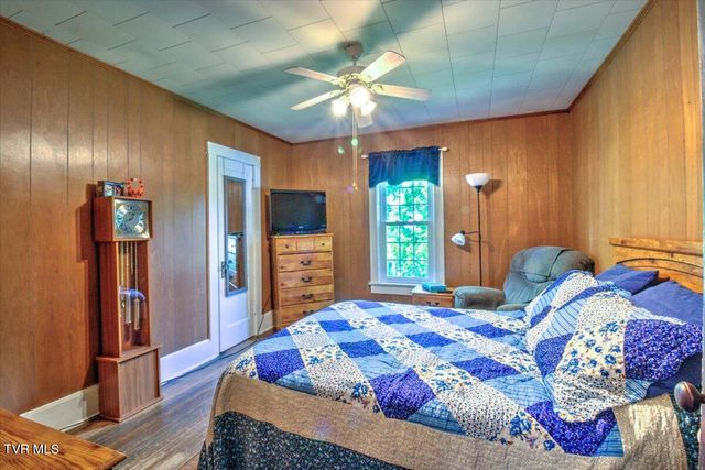 2589 Elizabethton Highway, Johnson City, TN 37601