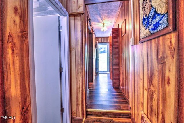 2589 Elizabethton Highway, Johnson City, TN 37601