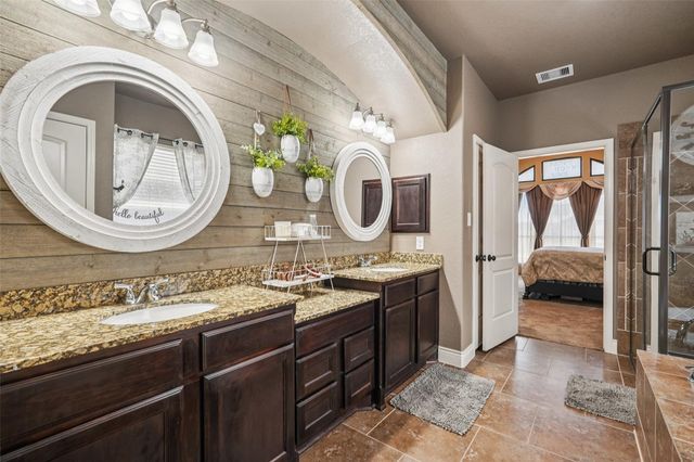 2140 Pioneer PASS, Seguin, TX 78155