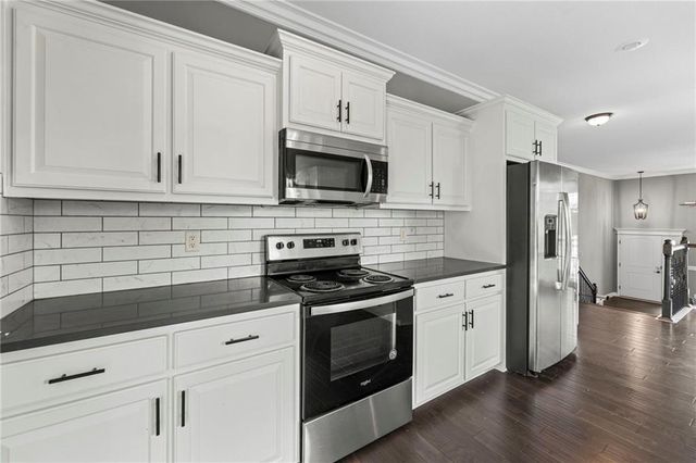 9409 N Ditzler Avenue, Kansas City, MO 64157
