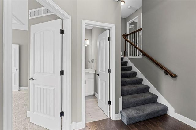 9409 N Ditzler Avenue, Kansas City, MO 64157