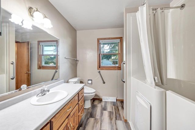 1233 DREWS DRIVE, De Pere, WI 54115