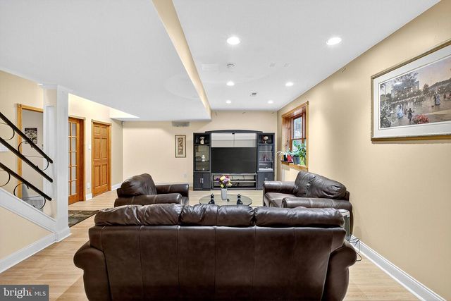 11 MORGAN LN, Media, PA 19063