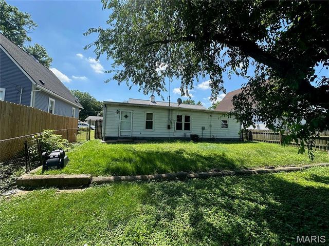 1325 Orchard Street, Belleville, IL 62221