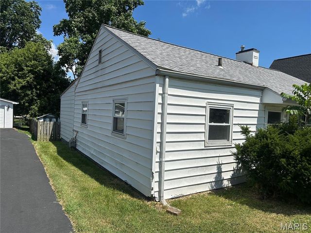 1325 Orchard Street, Belleville, IL 62221