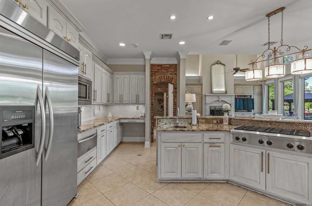 18867 Bienville Ct, Prairieville, LA 70769