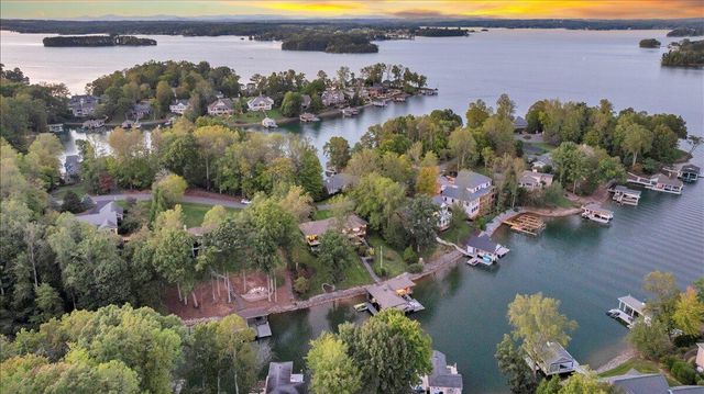 210 Upland Shores DR, Penhook, VA 24137