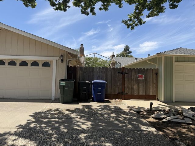 3705 Kona Oak Drive, Modesto, CA 95355