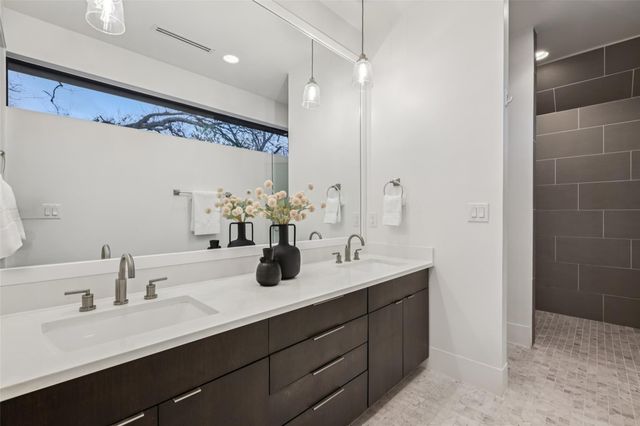 1114 Mariposa DR B, Austin, TX 78704