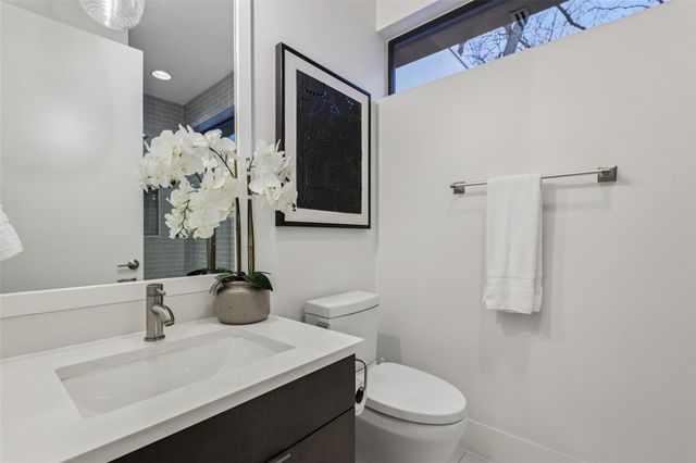 1114 Mariposa DR B, Austin, TX 78704