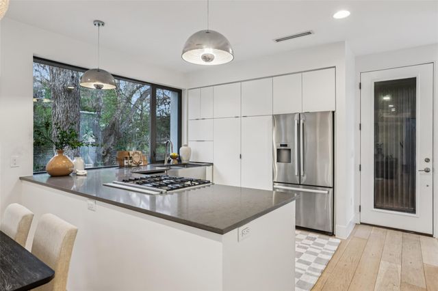 1114 Mariposa DR B, Austin, TX 78704