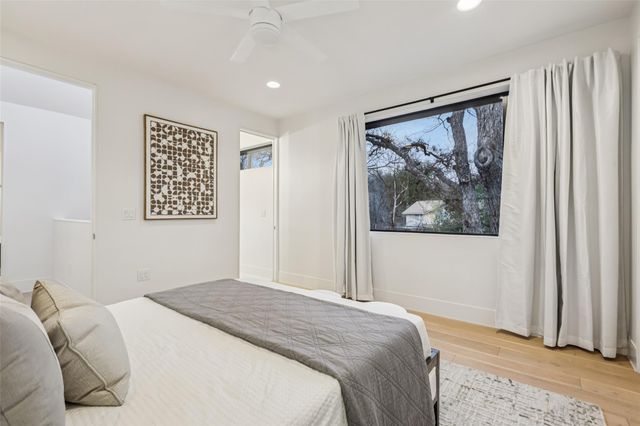 1114 Mariposa DR B, Austin, TX 78704