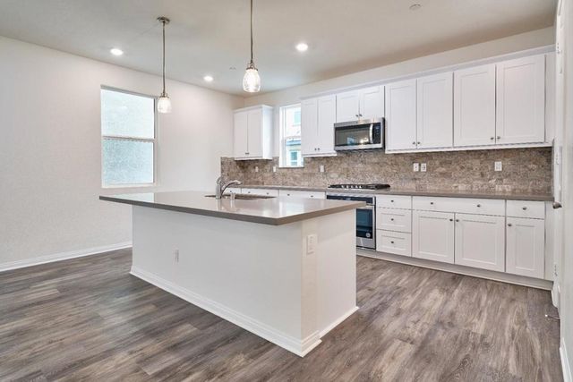 729 Daniel Freeman Circle, Inglewood, CA 90301