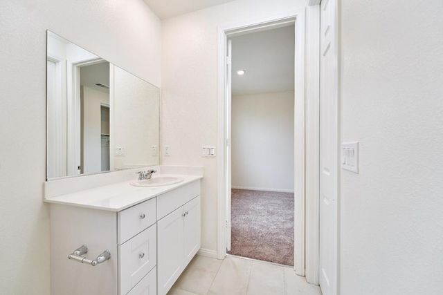 729 Daniel Freeman Circle, Inglewood, CA 90301