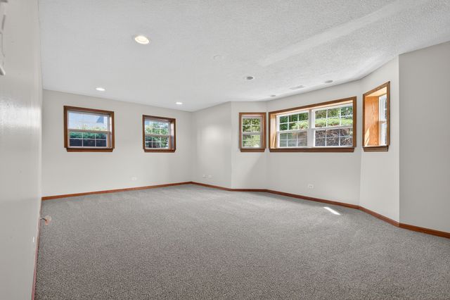 513 Pembroke Road SW, Poplar Grove, IL 61065