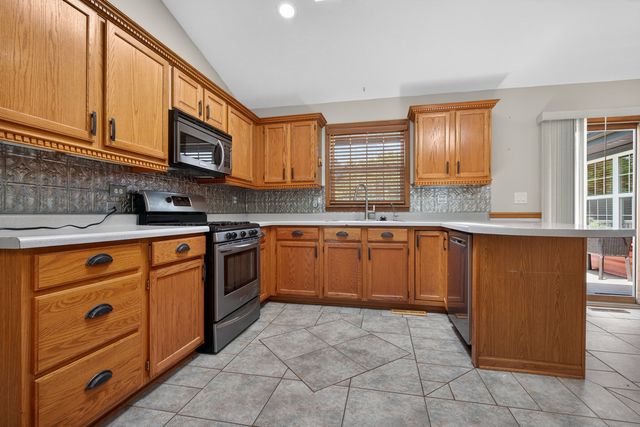 513 Pembroke Road SW, Poplar Grove, IL 61065
