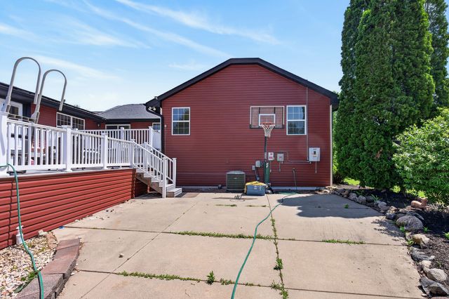 513 Pembroke Road SW, Poplar Grove, IL 61065