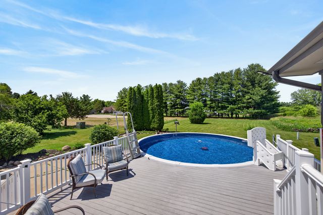 513 Pembroke Road SW, Poplar Grove, IL 61065