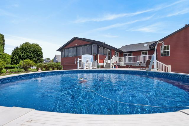 513 Pembroke Road SW, Poplar Grove, IL 61065