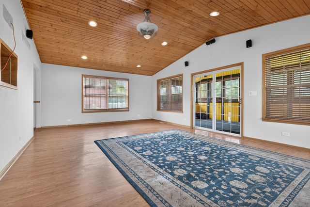 513 Pembroke Road SW, Poplar Grove, IL 61065