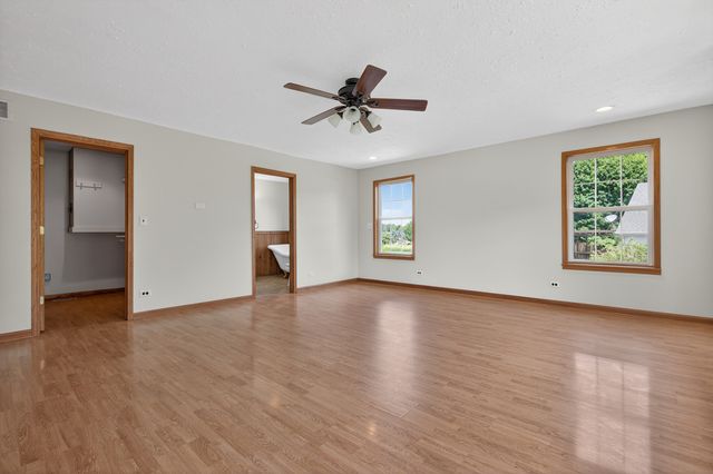 513 Pembroke Road SW, Poplar Grove, IL 61065