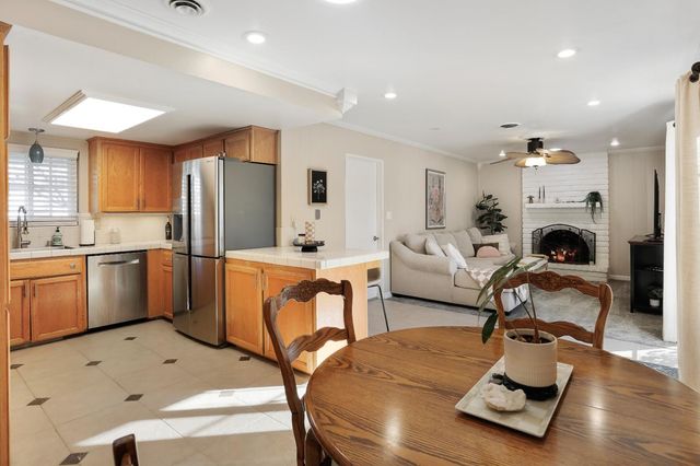 2312 Burton Way, Lodi, CA 95242