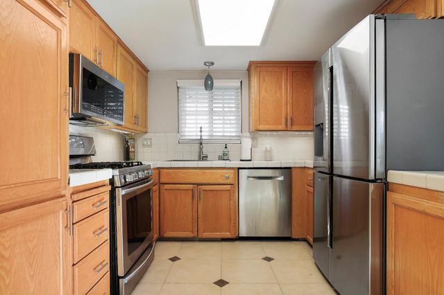 2312 Burton Way, Lodi, CA 95242