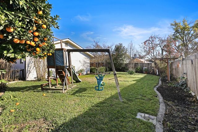 2312 Burton Way, Lodi, CA 95242