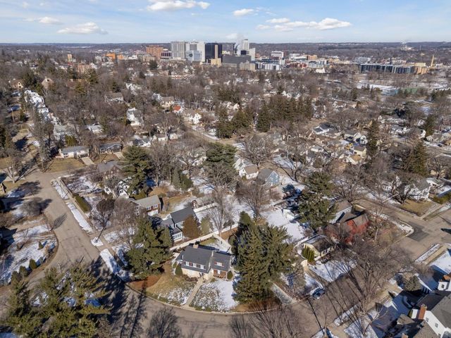 932 9th Avenue SW, Rochester, MN 55902