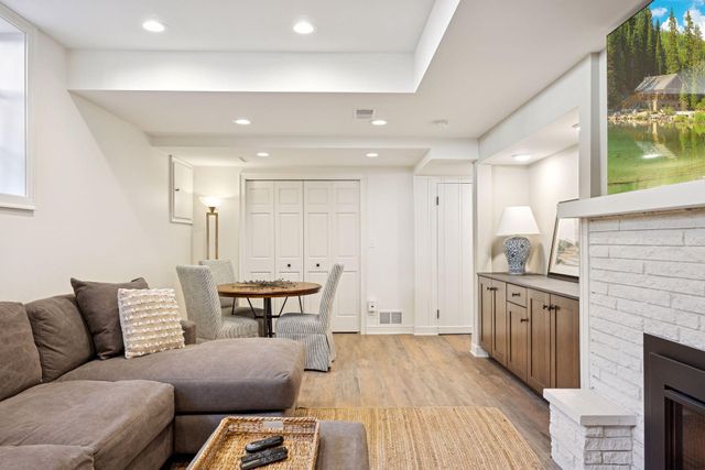 932 9th Avenue SW, Rochester, MN 55902