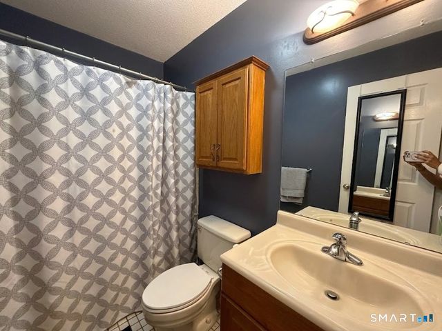 6 Concorde Way B4, Windsor Locks, CT 06096