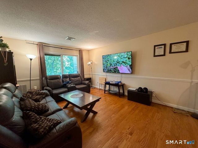 6 Concorde Way B4, Windsor Locks, CT 06096