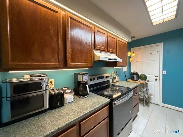 6 Concorde Way B4, Windsor Locks, CT 06096