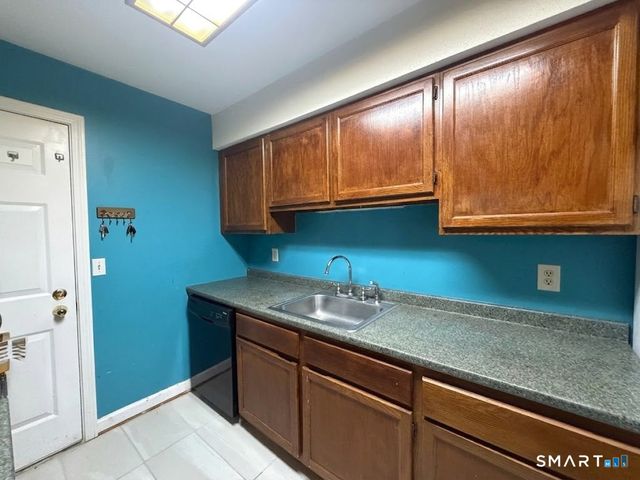 6 Concorde Way B4, Windsor Locks, CT 06096