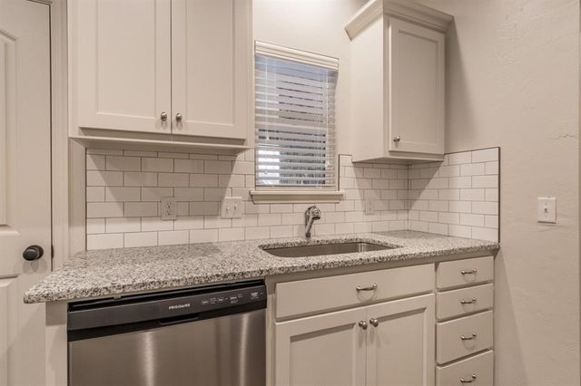 437 Chalk Hill Court, Edmond, OK 73003