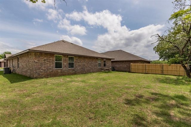437 Chalk Hill Court, Edmond, OK 73003