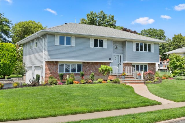 36 Fairway Drive, Old Bethpage, NY 11804