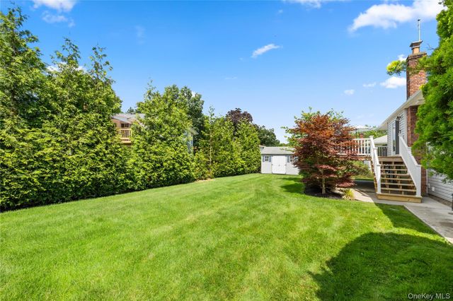 36 Fairway Drive, Old Bethpage, NY 11804