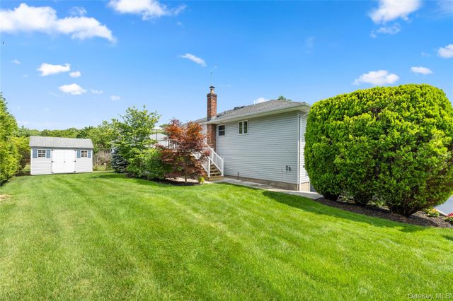 36 Fairway Drive, Old Bethpage, NY 11804
