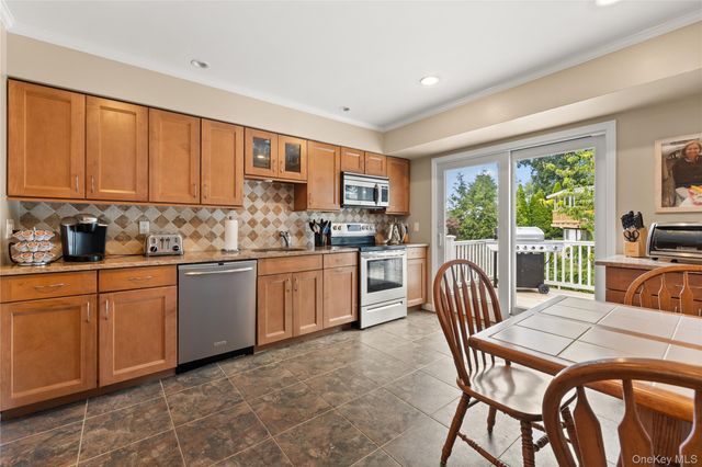 36 Fairway Drive, Old Bethpage, NY 11804