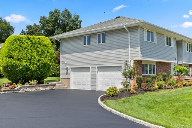 36 Fairway Drive, Old Bethpage, NY 11804