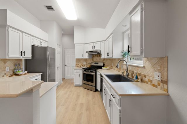 8104 Doe Meadow DR, Austin, TX 78749