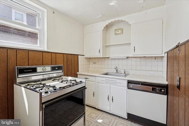 2568 STONEYBROOK LN, Drexel Hill, PA 19026