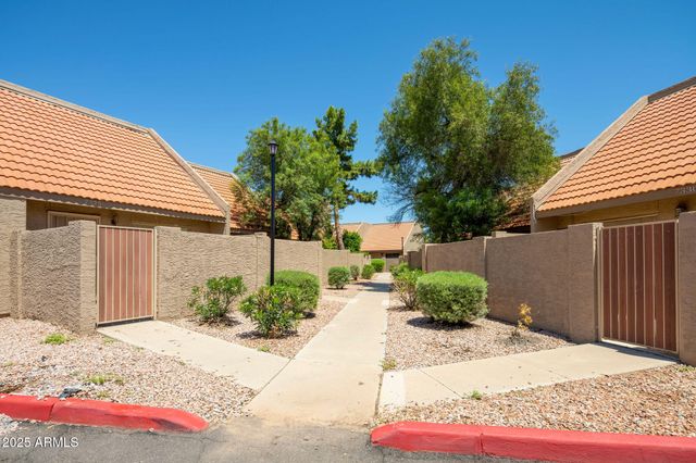 7338 N 43rd Avenue, Glendale, AZ 85301