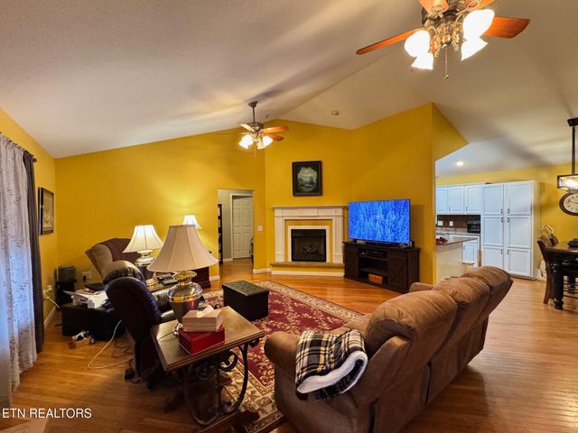 1044 Ackia Drive, Crossville, TN 38572