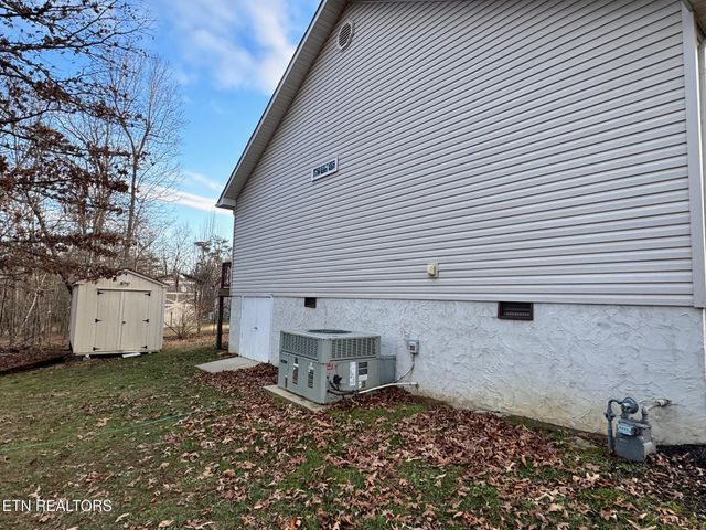 1044 Ackia Drive, Crossville, TN 38572