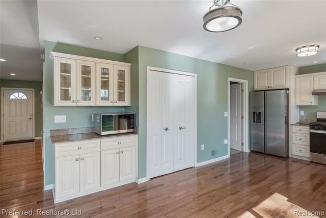 15126 Brookfield Street, Livonia, MI 48154