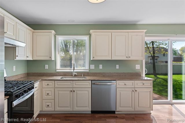 15126 Brookfield Street, Livonia, MI 48154