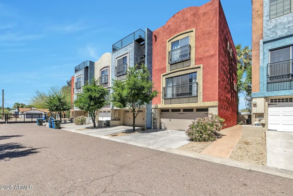3434 E AVALON Drive, Phoenix, AZ 85018 — exterior