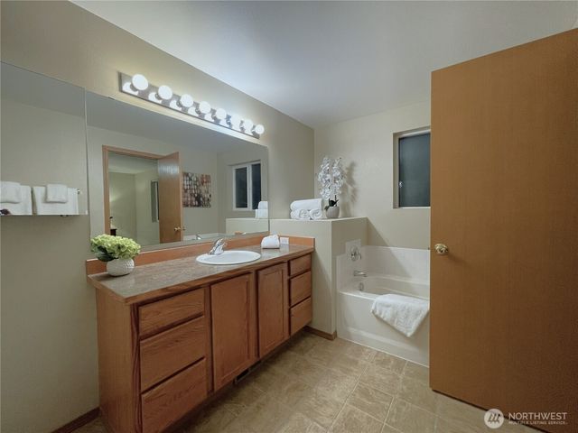 121 E Country Club Drive E, Union, WA 98592